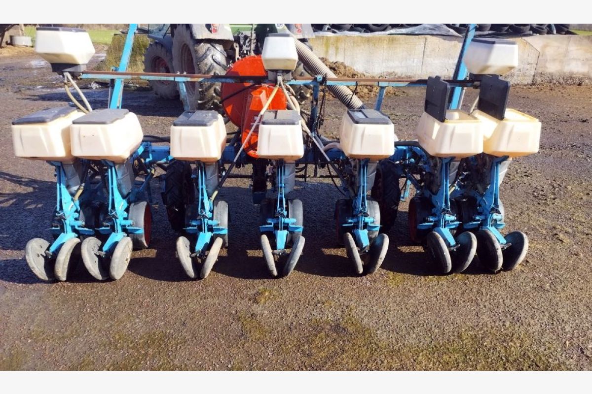 Photo 1 Semoir à maïs