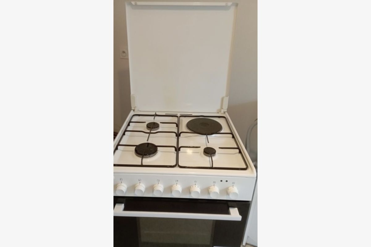 Photo 1 Cuisinière à gaz avec four électrique marque Electrolux