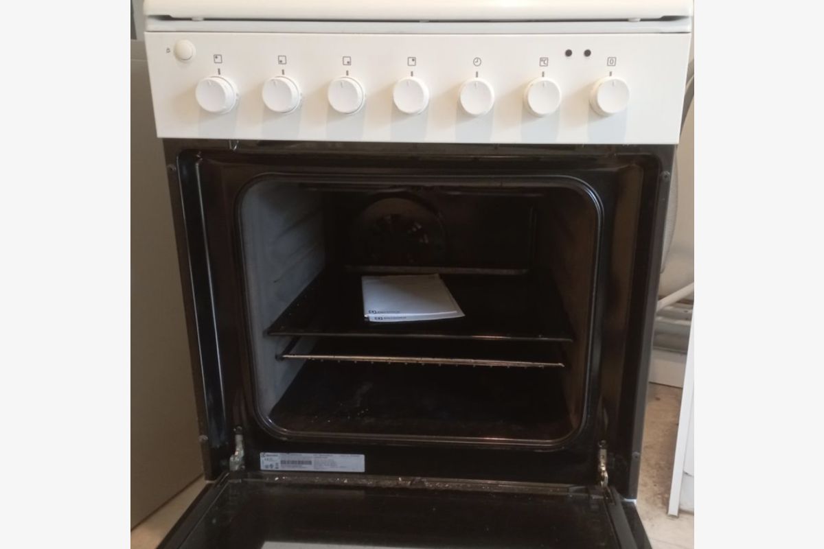 Cuisinière à gaz avec four électrique marque Electrolux - 302803_db2d199de64b500780c2b701f80e0866.jpg