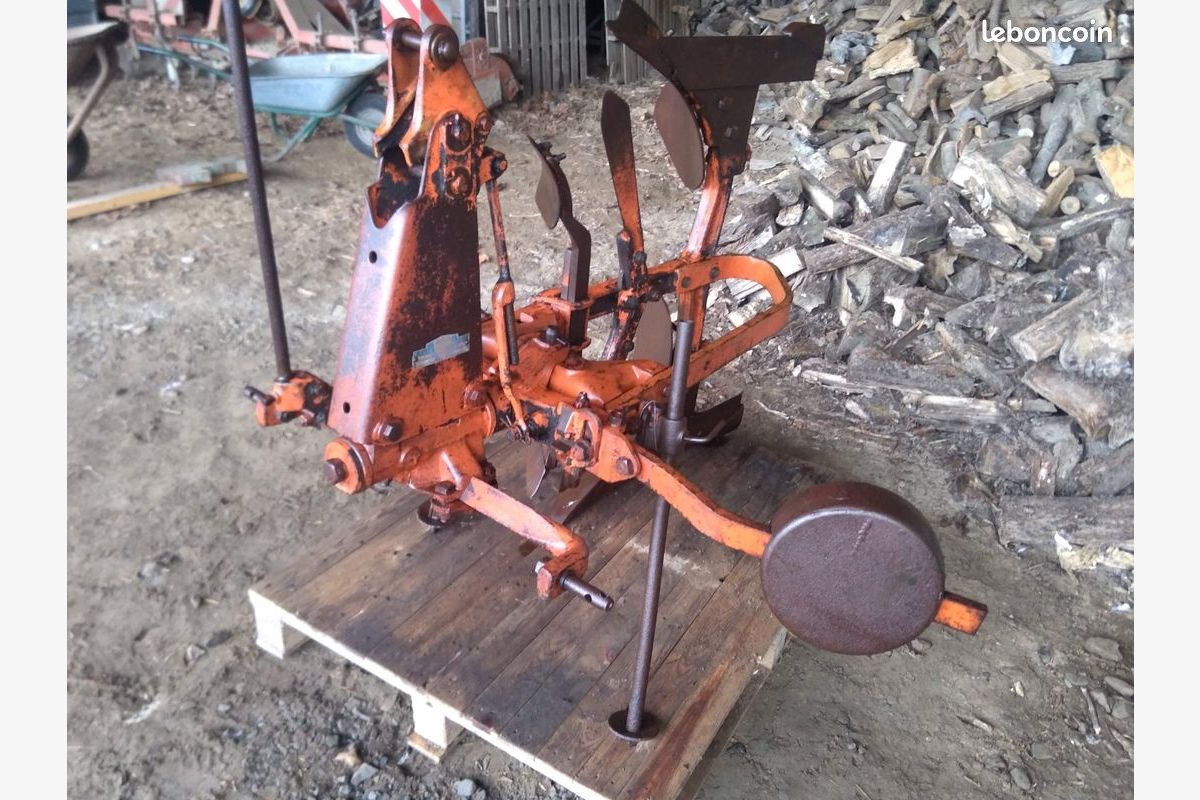 Charrue Huard - 302820_c43cbc4c8de28b687e240e0e6093e24a.jpg