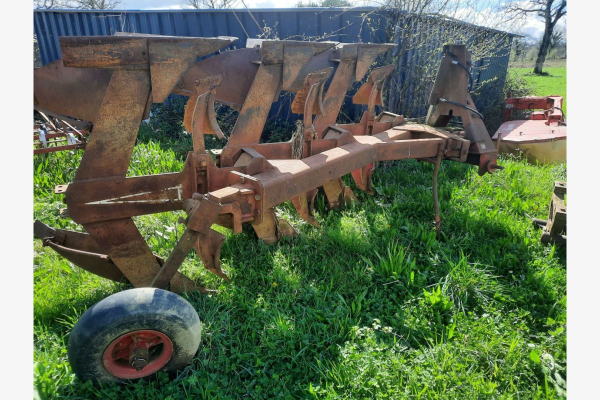 Photo 1 Charrue 3 socs 