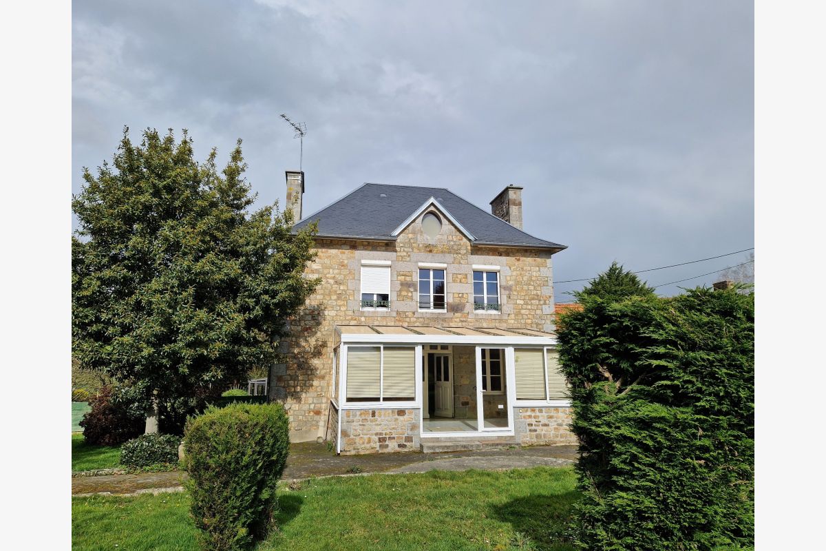 Photo 1 Maître Besancenot, Notaire, Dragey-Ronthon, Tél. 02.33.60.00