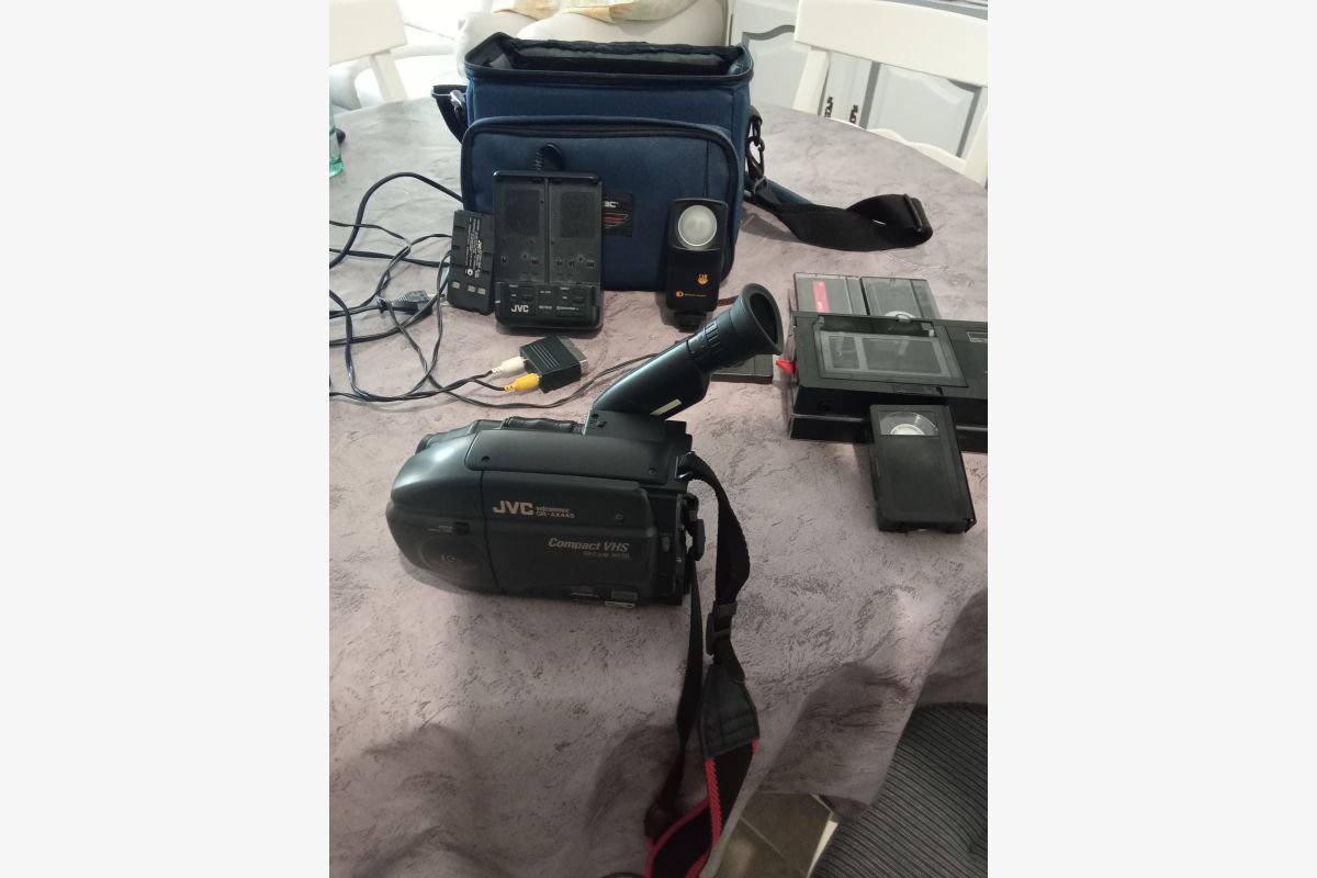 Caméra JVC  - 303421_be51818b4e9c89a5f56022fce4087883.jpg