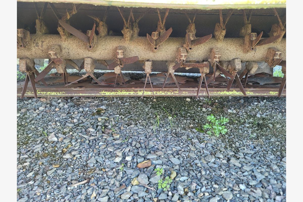 A vendre faucheuse - 303519_5ef41e335111c9ccc5ea96560f3c8c71.jpg