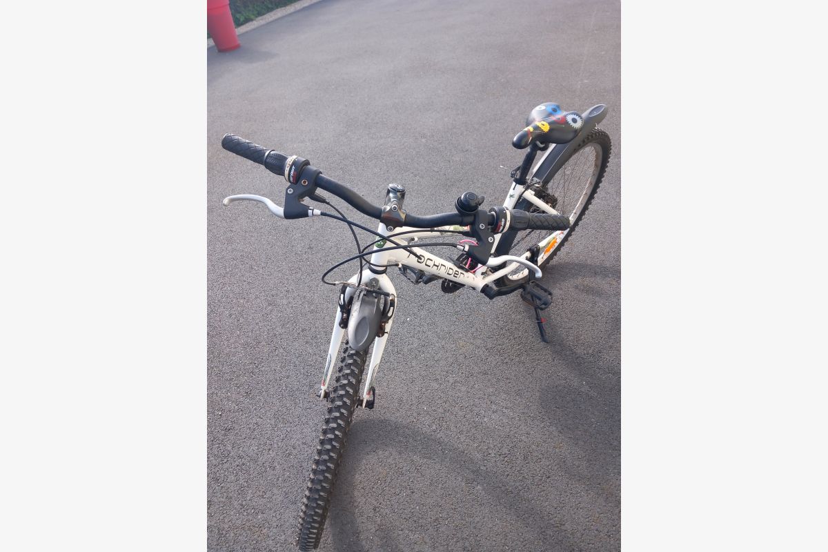 velo fille - 303550_83cd4ec3e1b3f47d856b9d93c5c41591.jpg