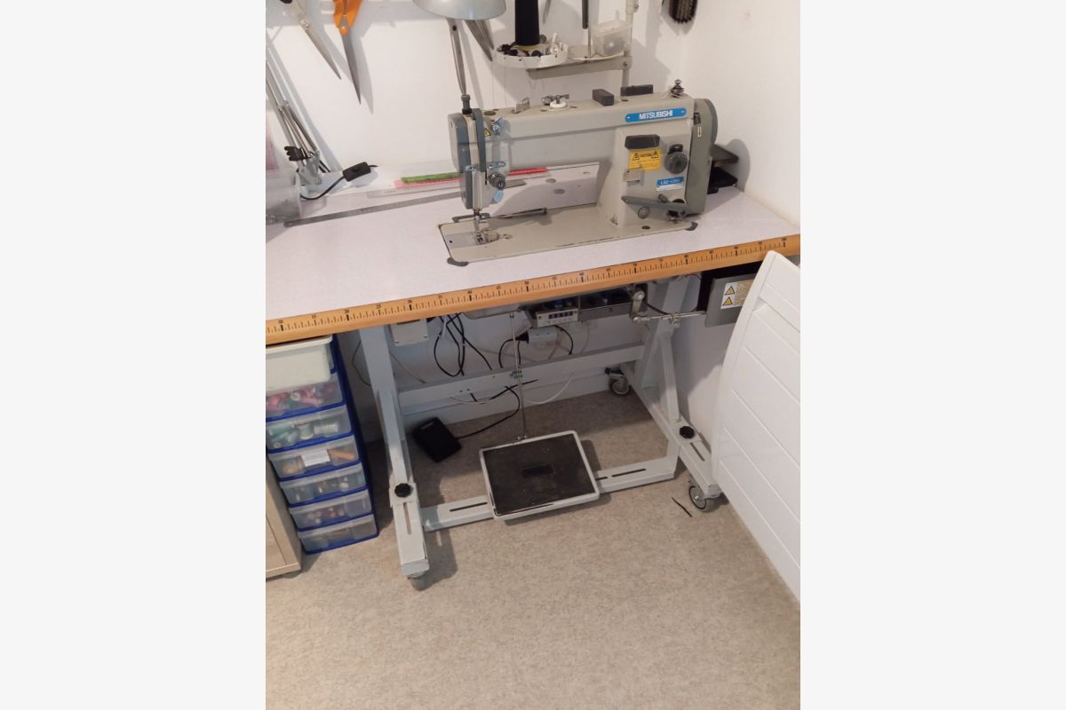 Photo 1 Vends machine à coudre professionnelle