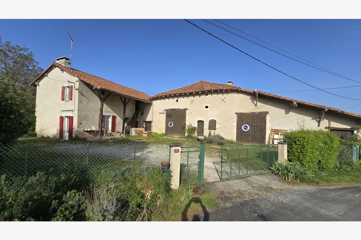 Maison habitable immédiatement ancien corps de ferme - 303608_4451a2fe4e3e423103b9a87348e46b03.jpg