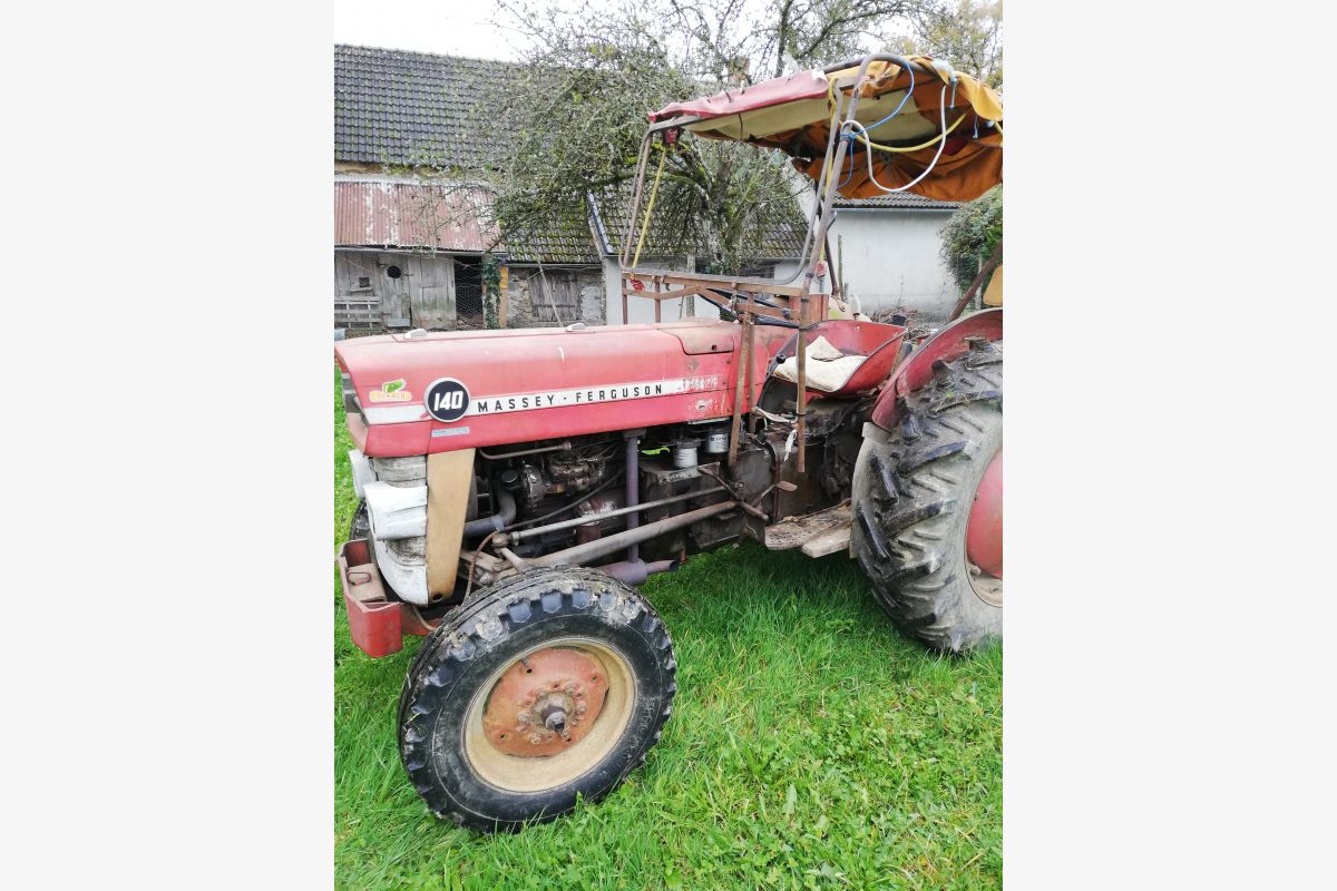 Vends tracteur + gyrobroyeur - 38759_0.jpg