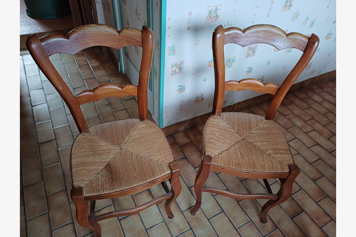 Table ronde +chaises - 95023_1.jpg